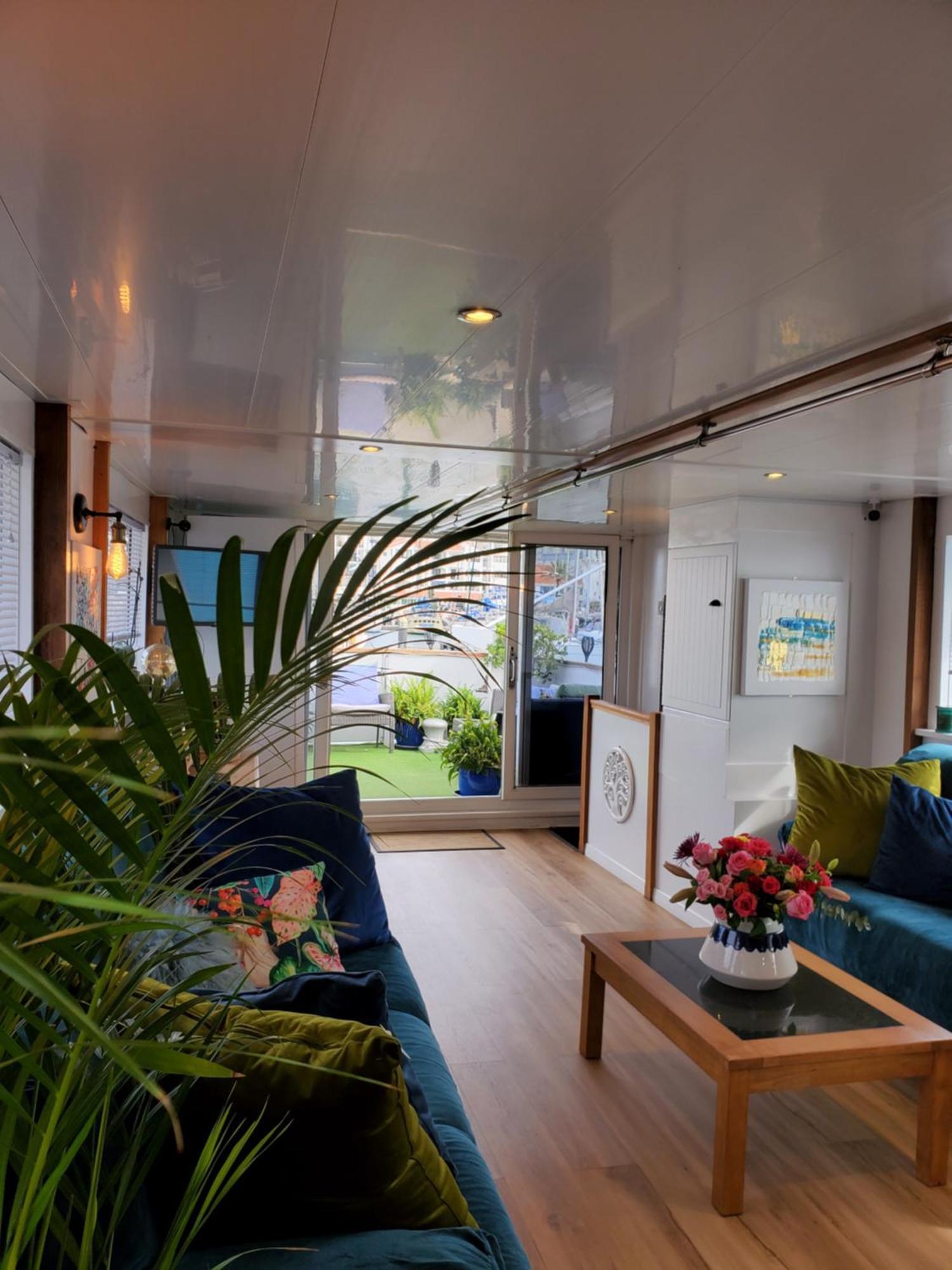 Jasmine Coral Jay Boutique Boatel Ocean Village Gibraltar Exterior photo