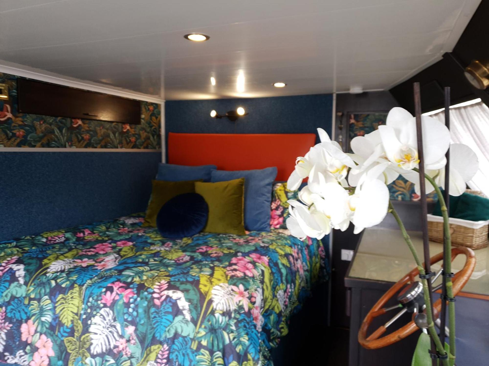 Jasmine Coral Jay Boutique Boatel Ocean Village Gibraltar Room photo